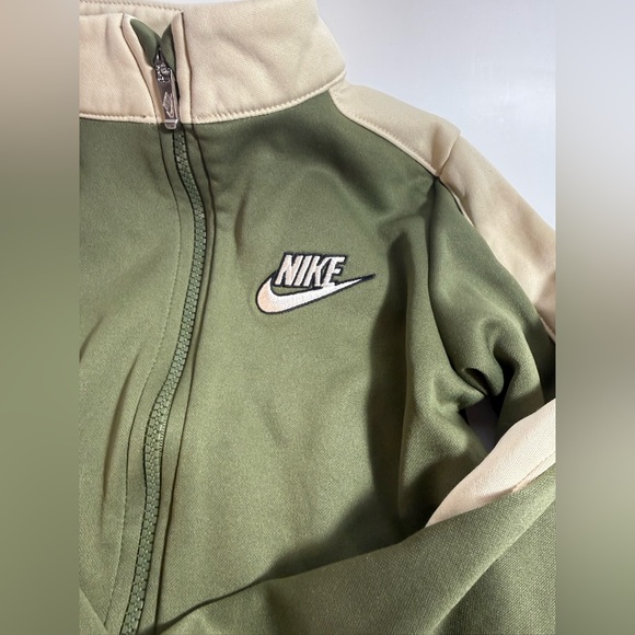 Nike Boys Track Set Size 4 | Green 2-Piece Zip Jacket & Pants - Picture 3 of 11